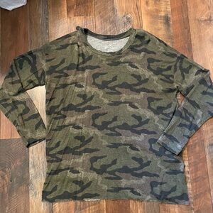 AMERICAN EAGLE SOFT & sexy Long Sleeve camo shirt Size Medium